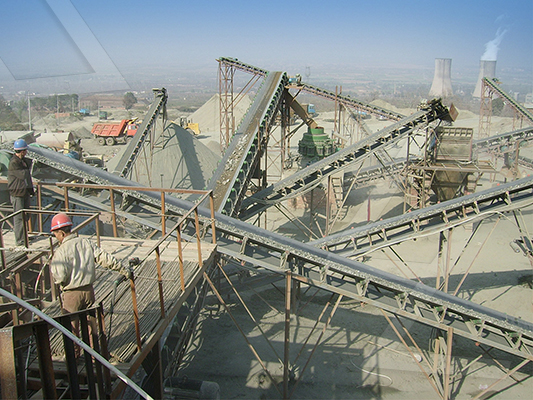 pictures of big quarry sites aqnd machines used